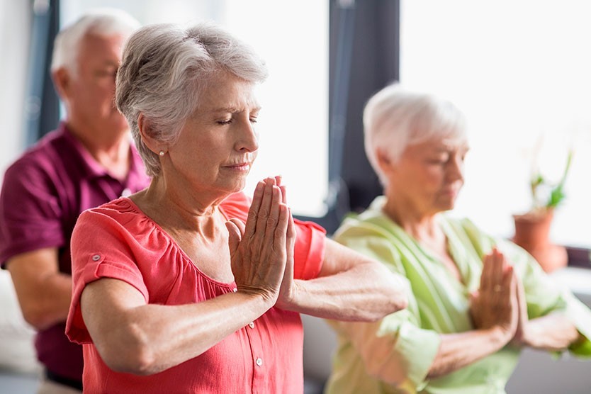 5 benefícios da ioga para combater o envelhecimento